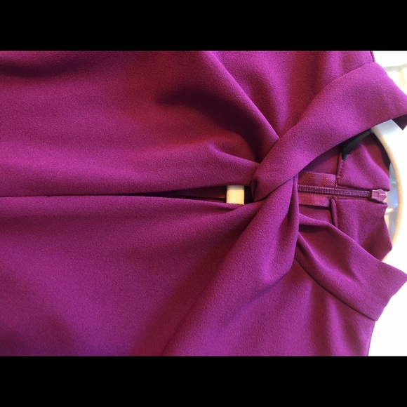 Donna Morgan 3/4 sleeve crepe sheath dress with twisted neckline - Picture 5 of 6